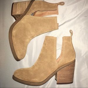 Ankle cutout bootie